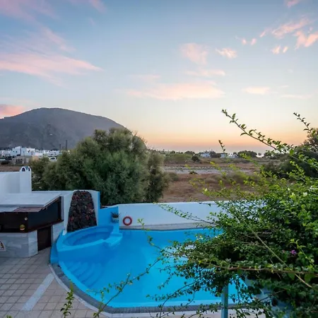 Limnes Aparthotel Perissa (Santorini)