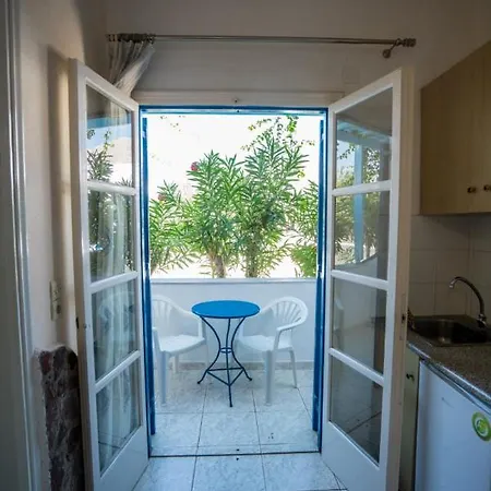 Апарт-отель Limnes 4*