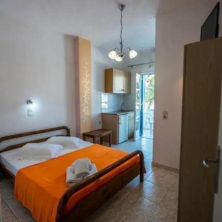 Limnes Aparthotel Perissa (Santorini)