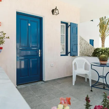 Limnes Aparthotel Perissa (Santorini)