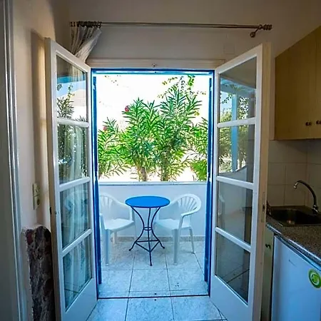 Aparthotel Limnes