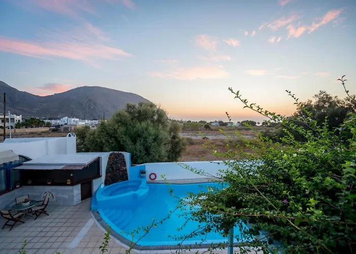 Limnes Aparthotel Perissa (Santorini)