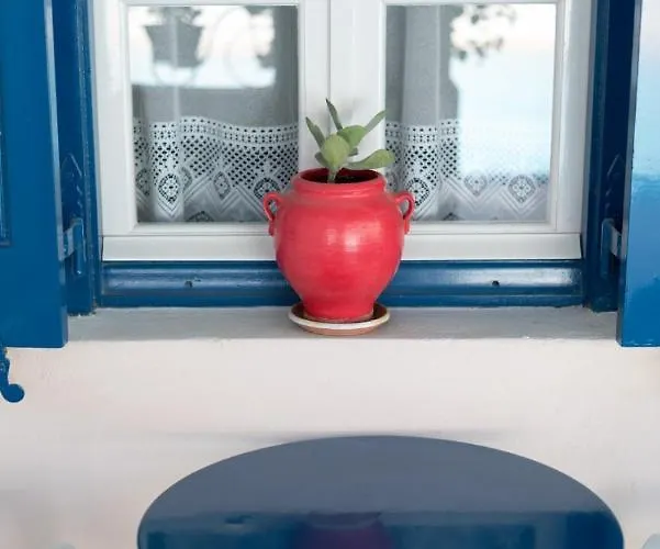 Aparthotel Limnes Perissa (Santorini)