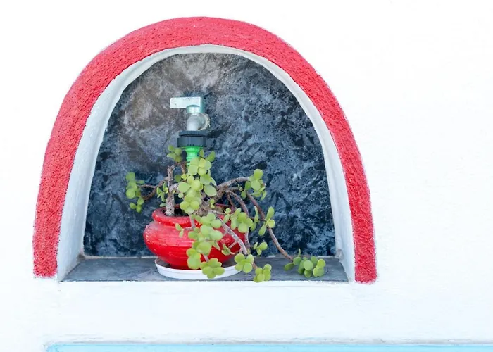 Aparthotel Limnes Perissa (Santorini)