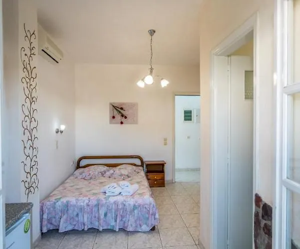 Aparthotel Limnes Perissa (Santorini)