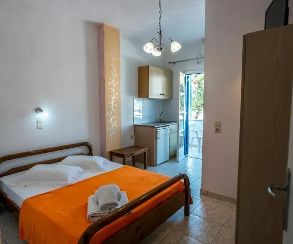 Limnes Aparthotel Perissa (Santorini)