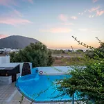 Limnes Aparthotel Perissa (Santorini)