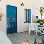 Limnes Aparthotel Perissa (Santorini)