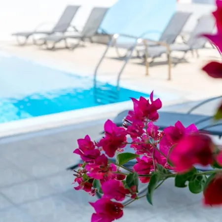 Limnes Apartahotel Perissa (Santorini)