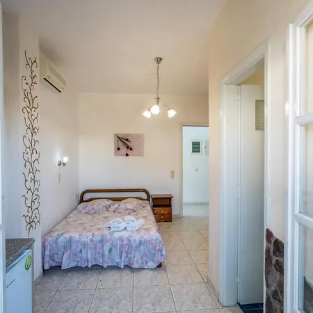Apartahotel Limnes Perissa (Santorini)